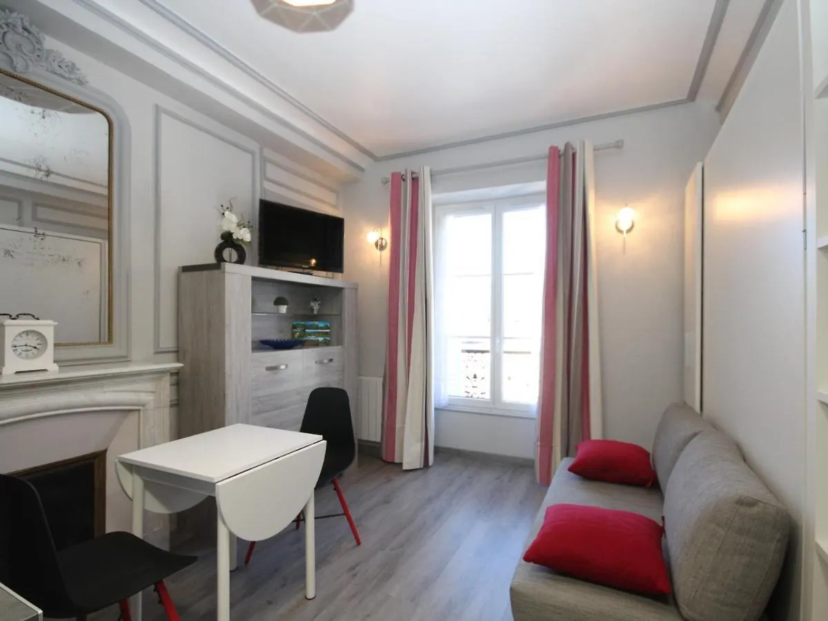 Apartment Mont-Dore : Studio Centre Avec Ascenseur - 2 Pers - Cuisine Equipee - Fr-1-608-103
